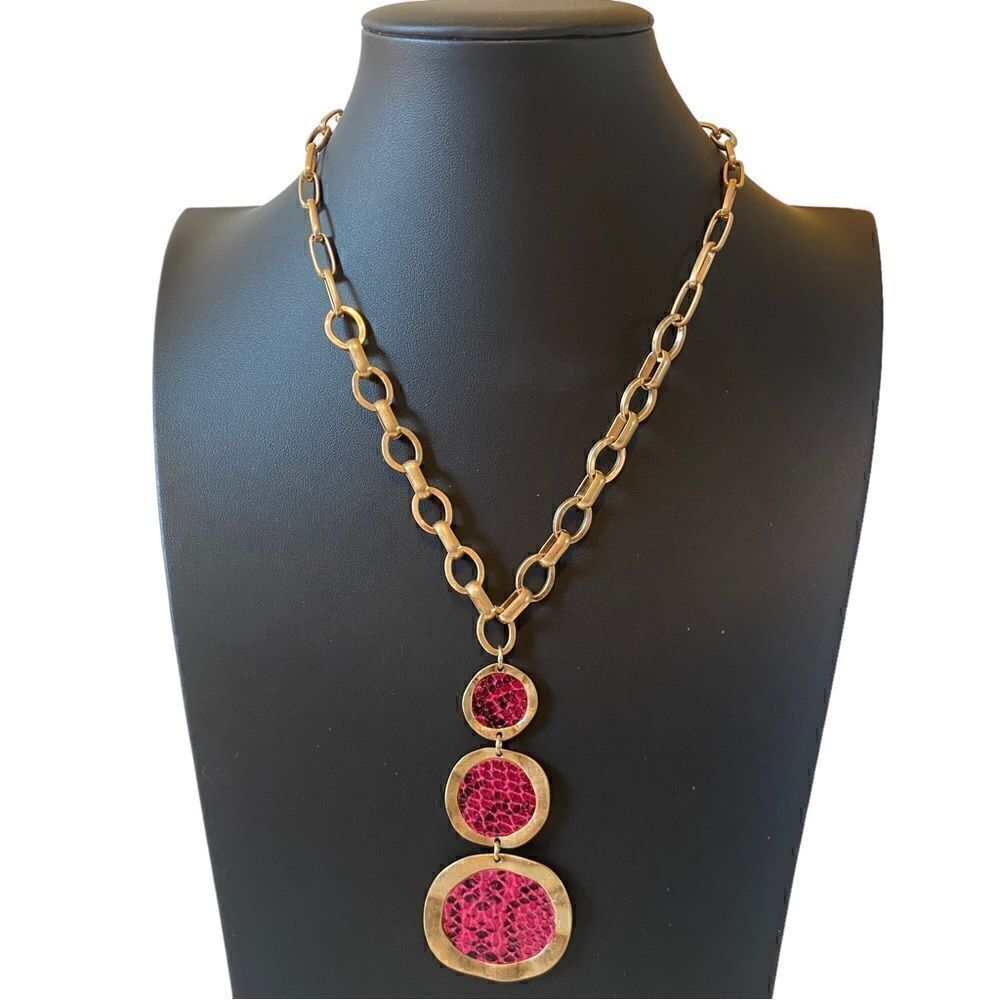 Hammered Matte Gold Tone Graduated Circle Drop Necklace.